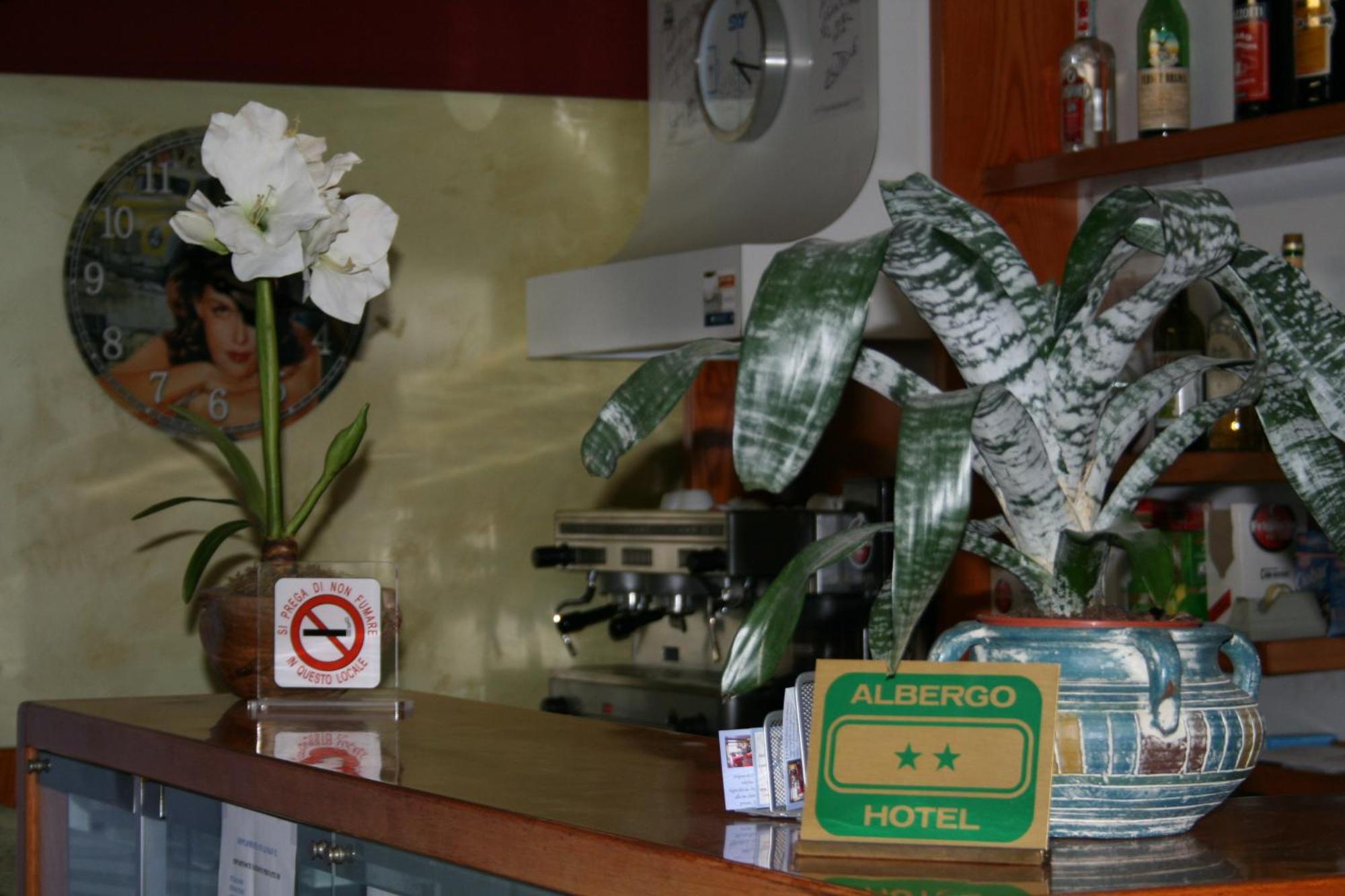 Hotel Maria Luisago Εξωτερικό φωτογραφία